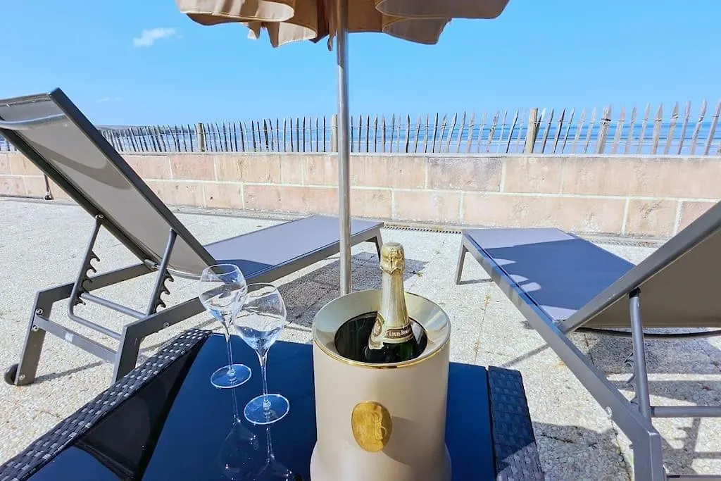 Appartement Pour 3 Personnes Sur La Plage Les Pieds Dans Leau Plonevez-Porzay 0*,  France