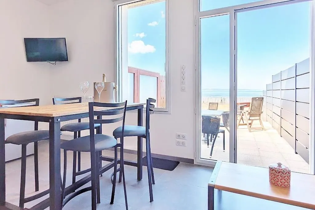 Appartement Pour 3 Personnes Sur La Plage Les Pieds Dans Leau contacts