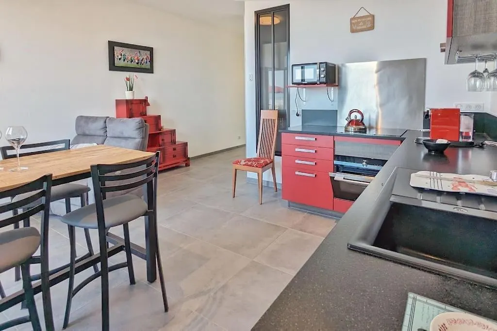 Apartment Appartement Pour 3 Personnes Sur La Plage Les Pieds Dans Leau Plonevez-Porzay