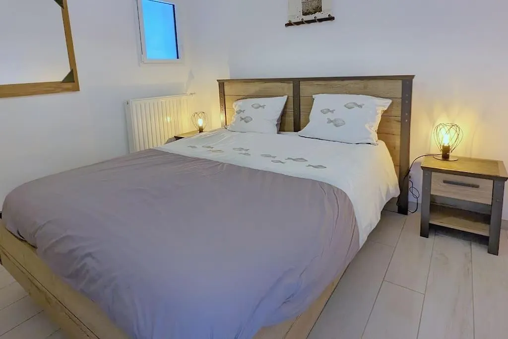 Apartment Appartement Pour 3 Personnes Sur La Plage Les Pieds Dans Leau Plonevez-Porzay